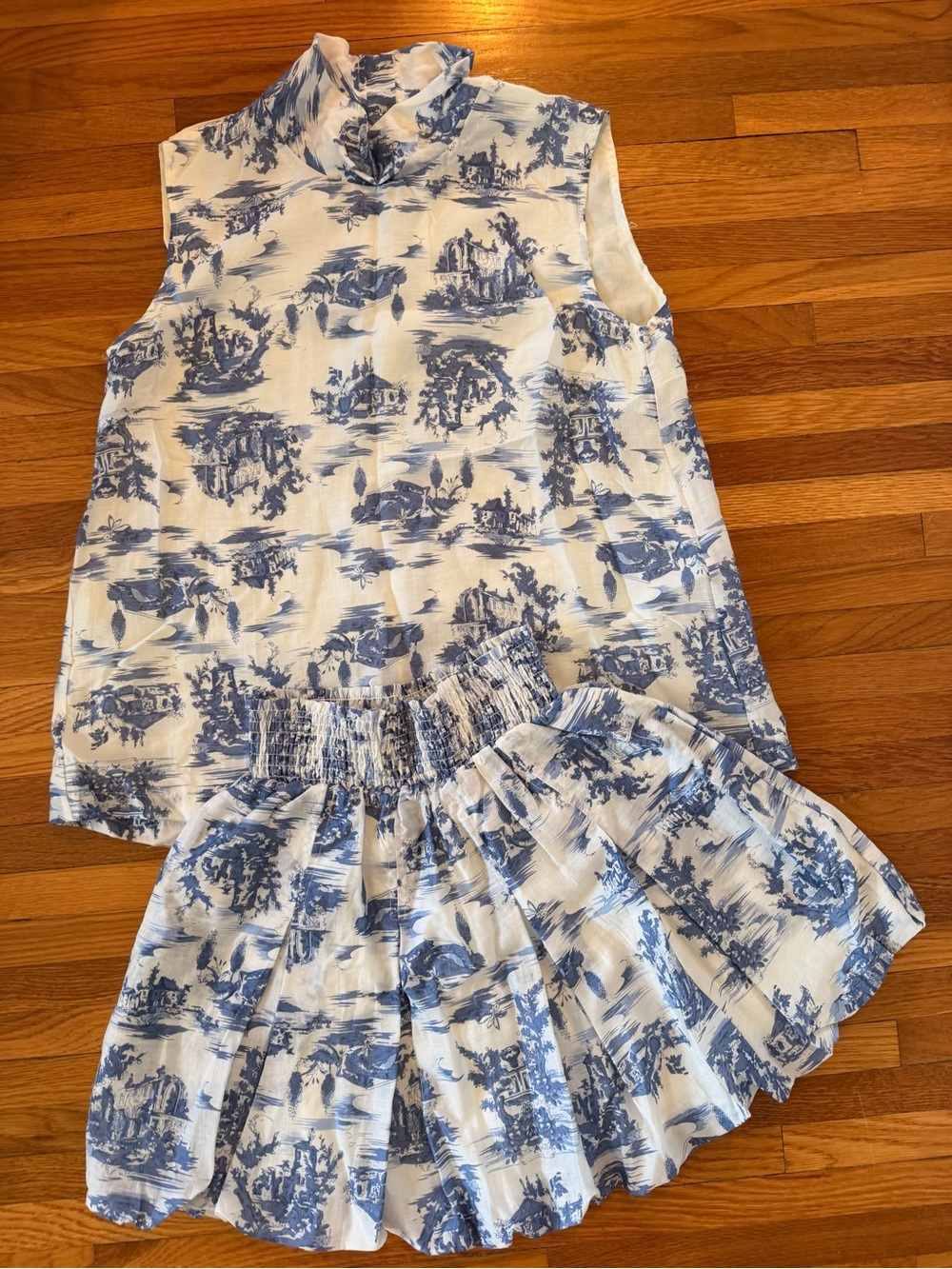 BURU Sleeveless Blue Toile Printed Mock-Neck MOD Top with matching bubble skirt - Picture 2 of 4